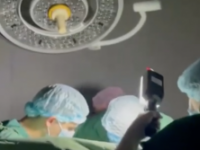 乌克兰大规模停电 医生摸黑手术 民众到定点用电
