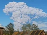俄罗斯境内加火山大喷发 喷烟窜升15公里高