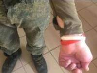 不寒而栗：乌克兰发现俄雇佣兵戴着神秘腕带