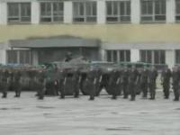 影片曝光：俄军阅兵典礼 士兵遭装甲车直接辗过
